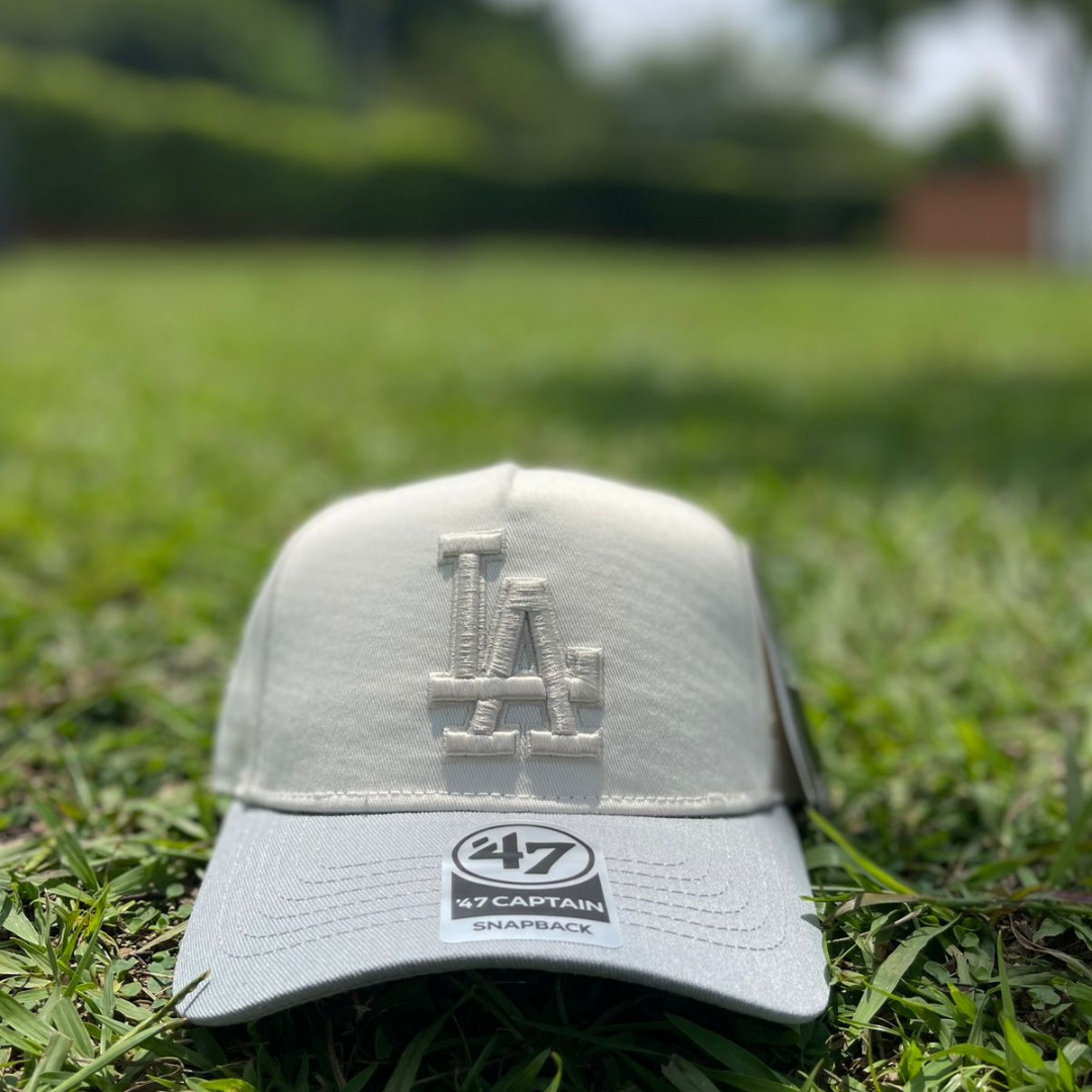 Gorra LA en Beige, Blanco con Azul & Blanco