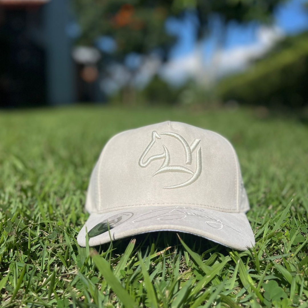 Gorra Trucker Caballo Premium — Estilo Equestre