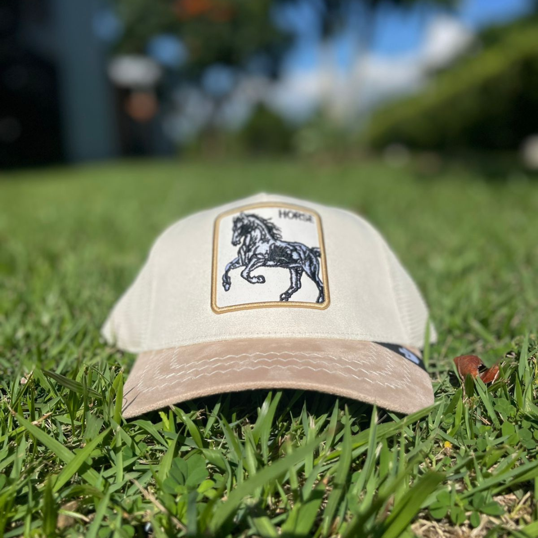 Gorra Trucker Horse Beige con Visera Café — Bicolor Premium