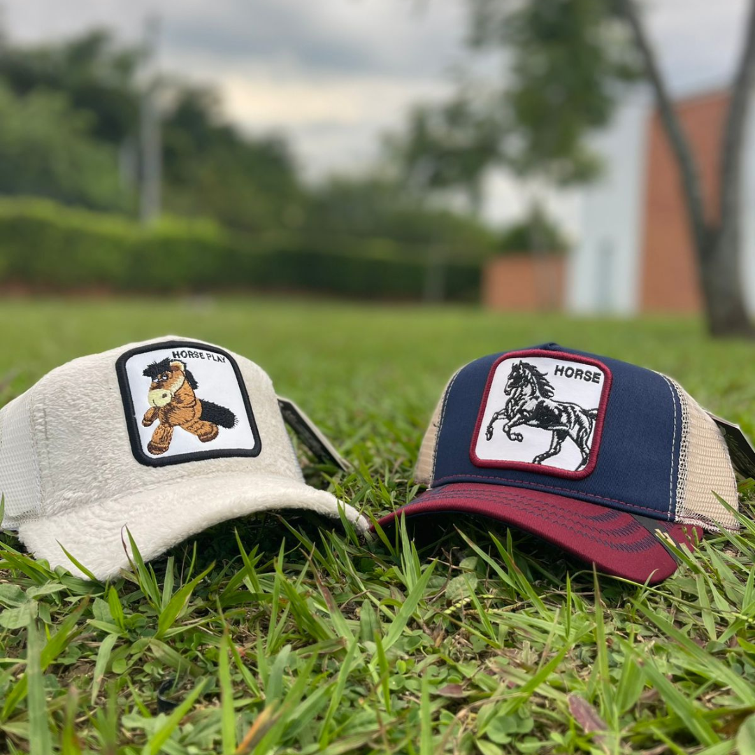 Gorras Trucker Horse en Azul con Vinotinto & Blanca estilo Peluche