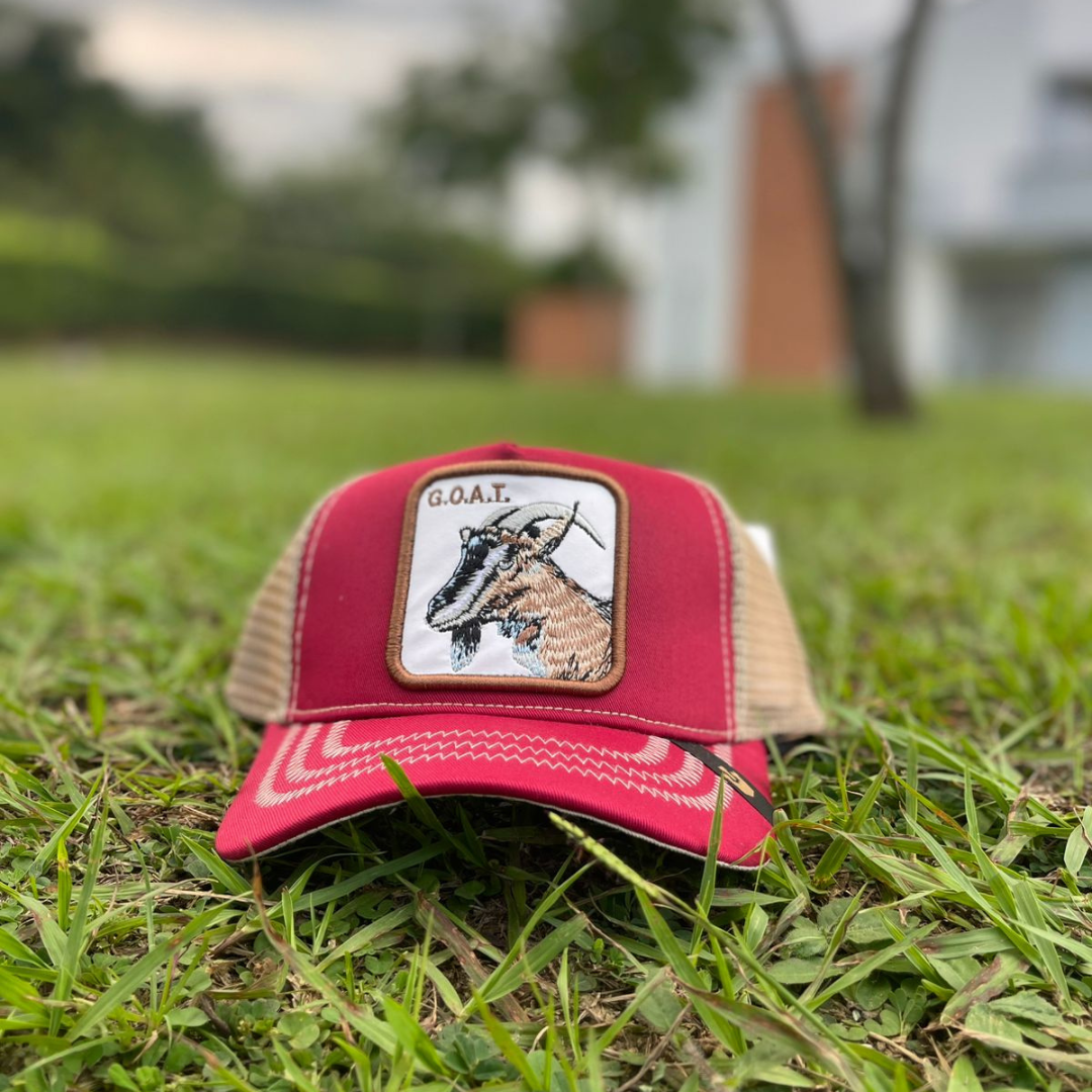 Gorra Trucker G.O.A.T, Roja